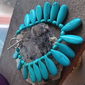 Blue Teardrop Bead Bracelet